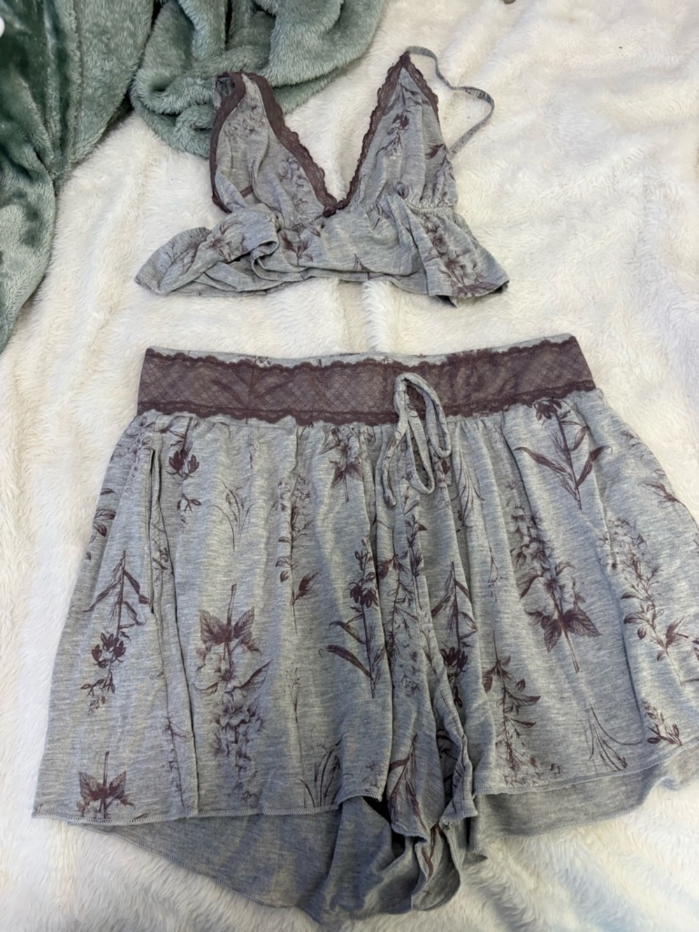 La Vie En Rose Gray Floral Lace-Trim Bralette & Shorts Set
